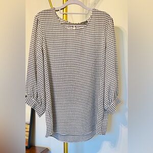 Adrianna Papell Black and White Grid Blouse. XL.  3/4 length sleeves.